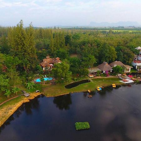 Golden Lake View Boutique Resort Kanchanaburi Exterior foto
