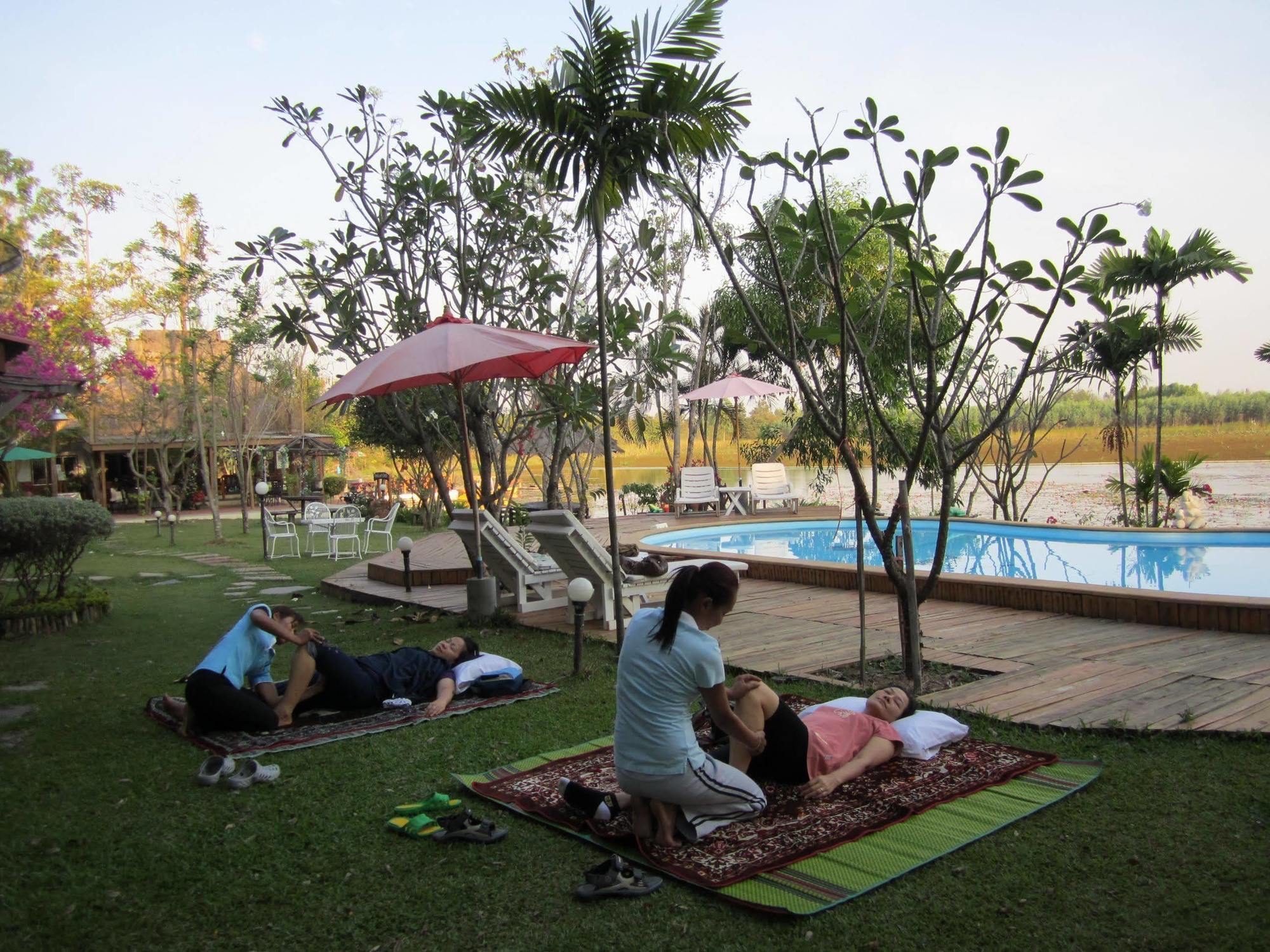 Golden Lake View Boutique Resort Kanchanaburi Exterior foto